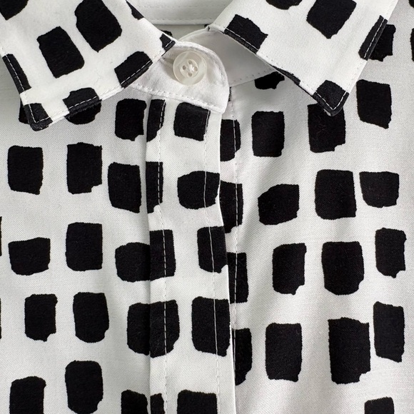 Chico's Classic Black & White No-Iron Chic Stretch Geometric Print Shirt Sz 3 - Picture 7 of 10